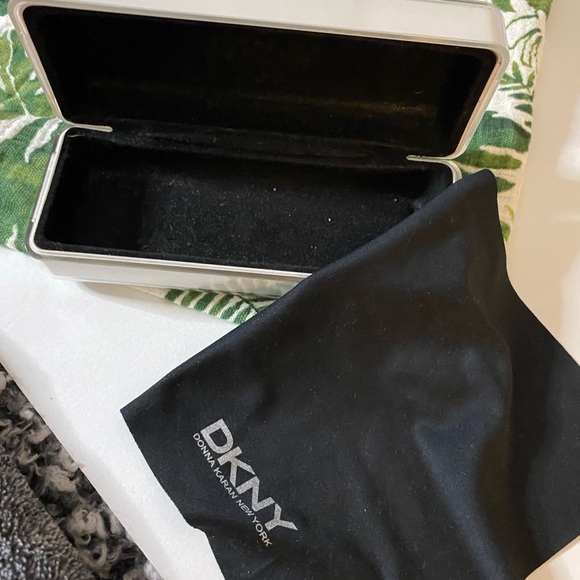 DKNY Clear/white Hard Glasses Case - Picture 5 of 10